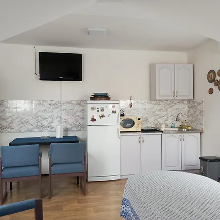 Emelica Apartament *